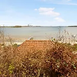 Exclusive Location At The Waters Edge