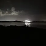 Exclusive Location At The Waters Edge 別荘 コリング