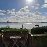 Exclusive Location At The Waters Edge Сasa de vacaciones *