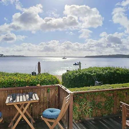 Semesterbostad Exclusive Location At The Water's Edge *