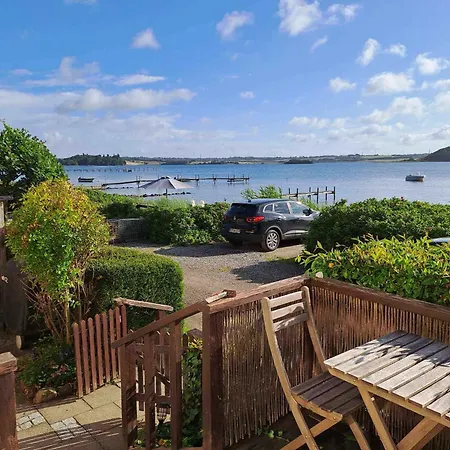 Exclusive Location At The Waters Edge Prázdninový dům