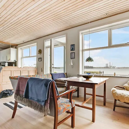 Exclusive Location At The Waters Edge