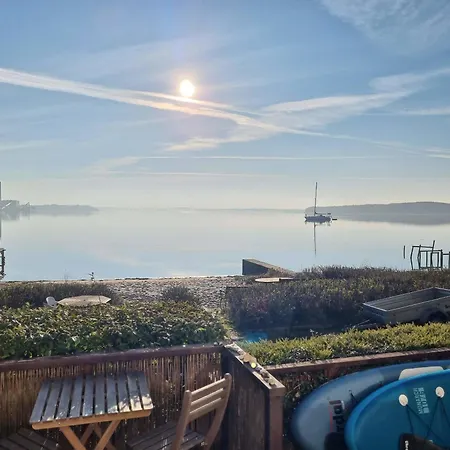 Hébergement de vacances Exclusive Location At The Waters Edge *